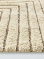 Linear Labyrinth